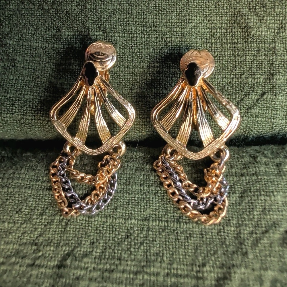 Vintage-Style Gold Tone Shell Earrings with TWO-Tone Draped Chain SwagsCLIP ON